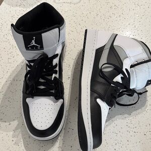 Nike Air Jordan 1 Mid